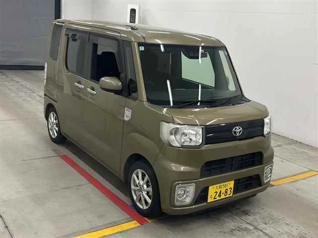Toyota Pixis Mega LA700A 2020